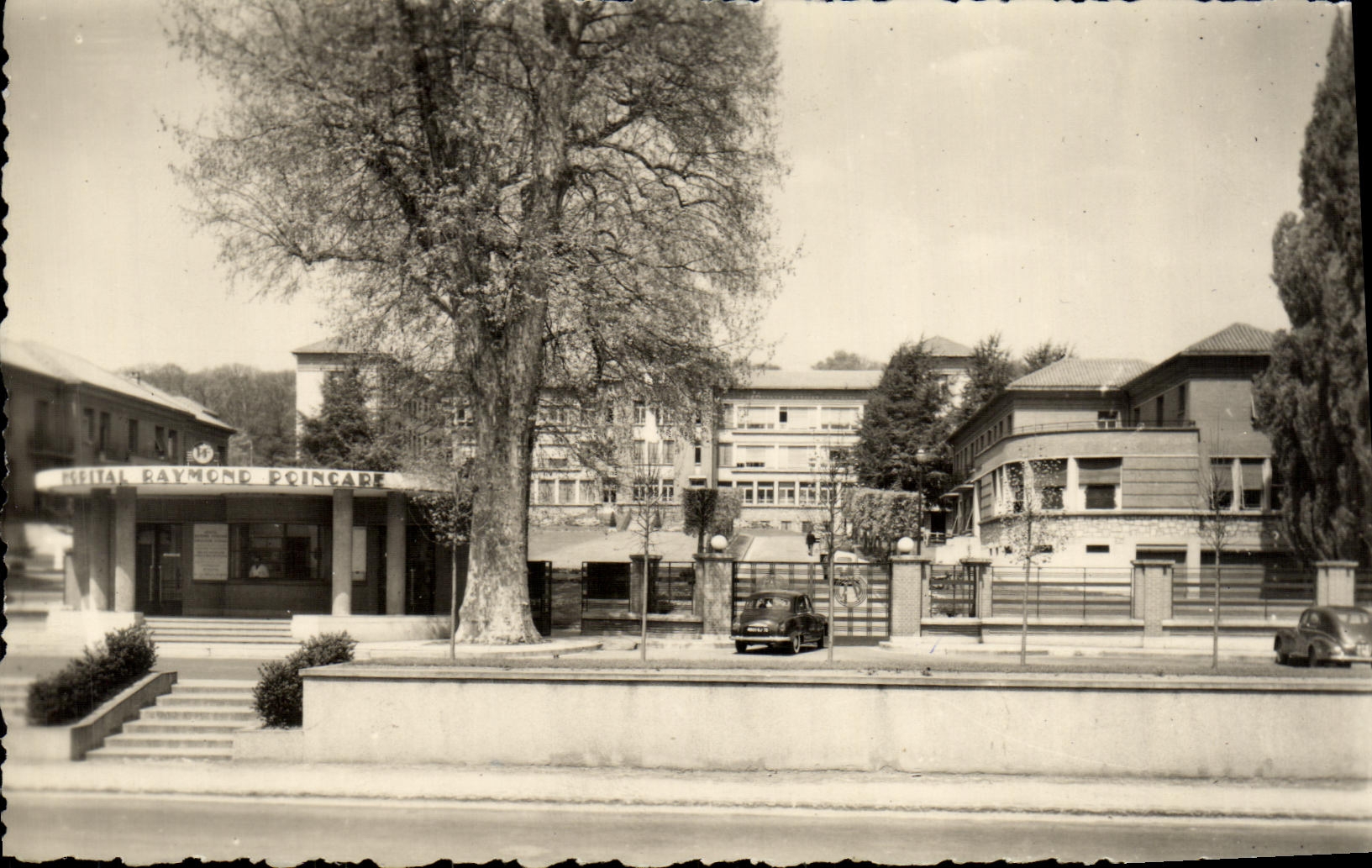 MODERN CARD Garches Hospital Raymond Poincare