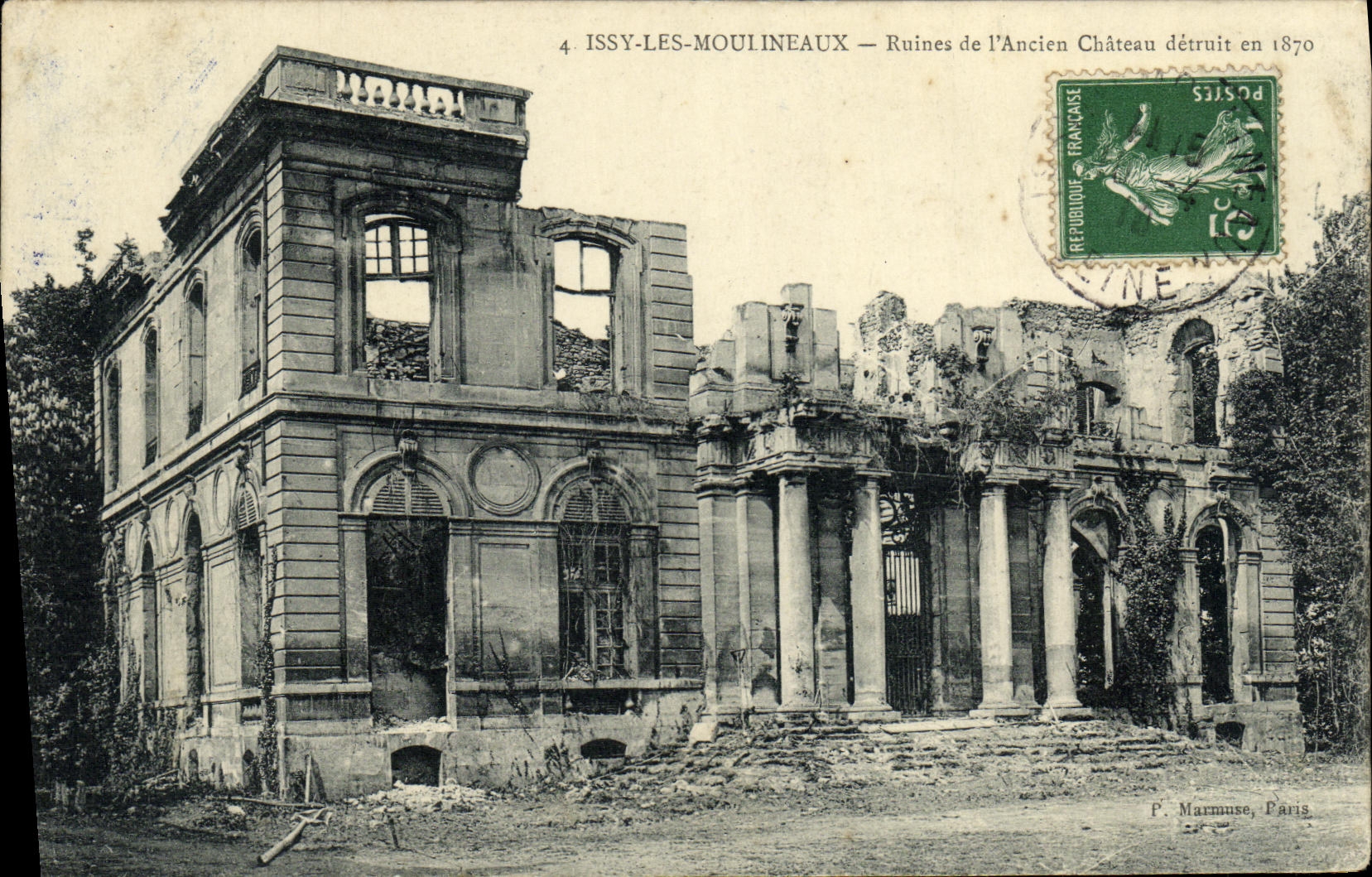 VINTAGE POSTCARD Issy Moulineaux Ruins of L Old Castle destroyed in 1870 Militaria