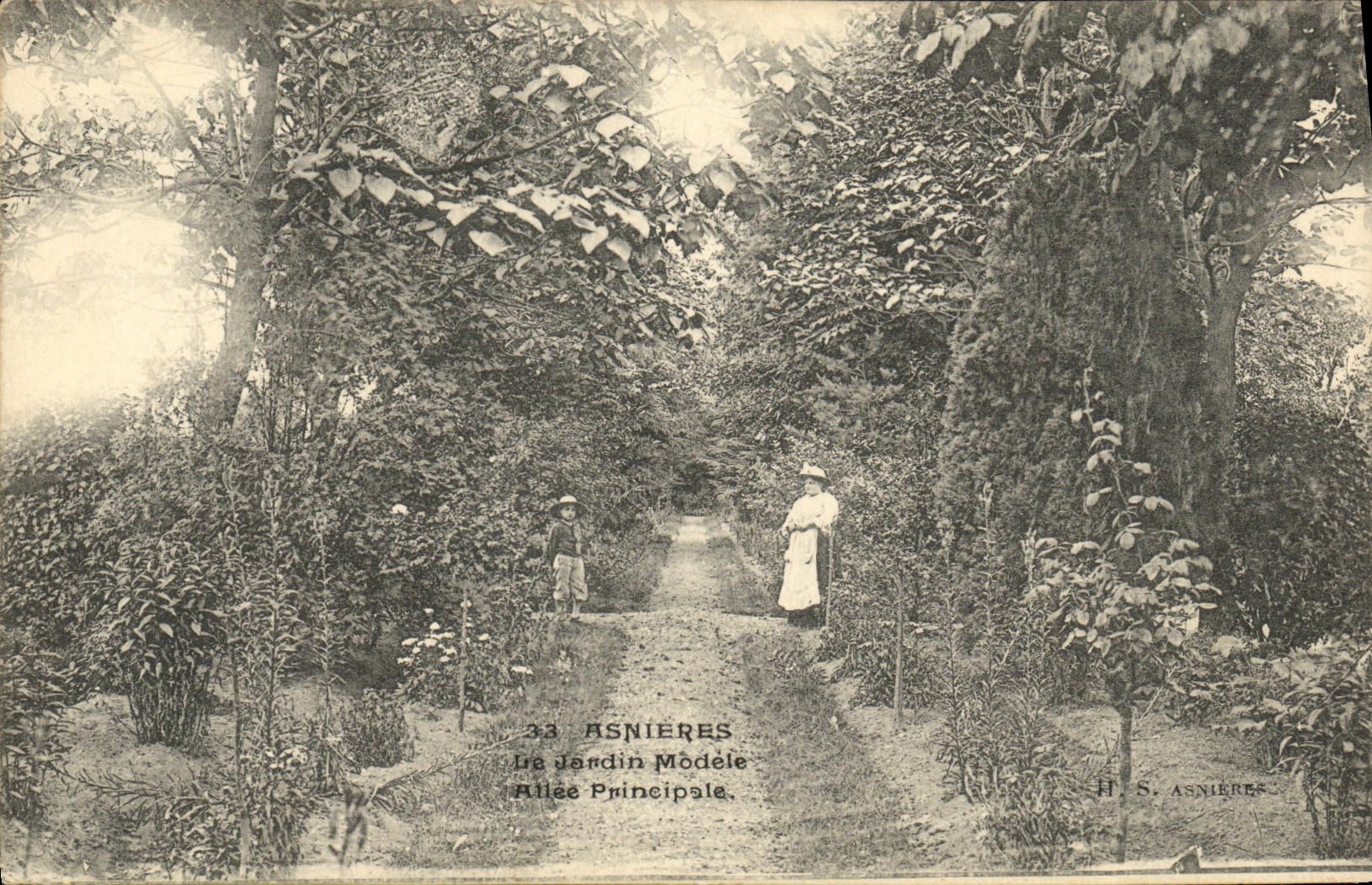 VINTAGE POSTCARD Asnieres the Garden Models Gone Principal