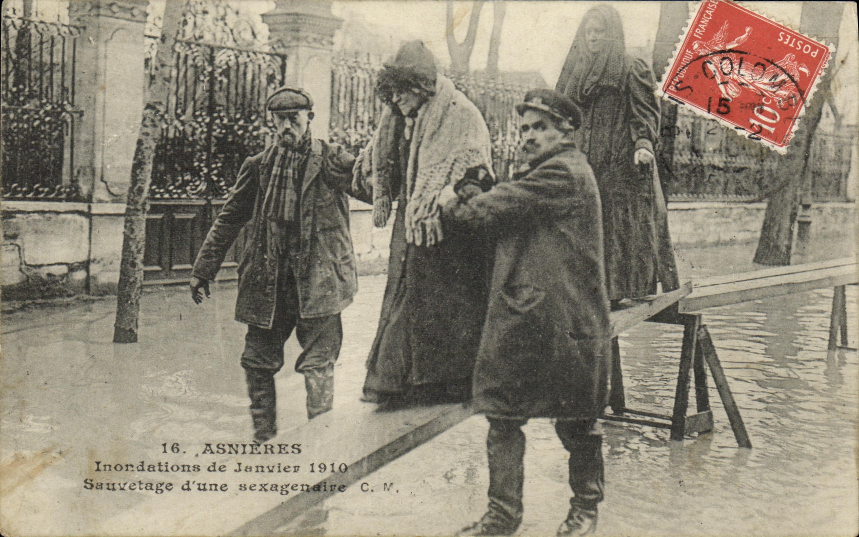 VINTAGE POSTCARD Asnieres Floods of January 1910 Rescue D a sexagenerian TOP