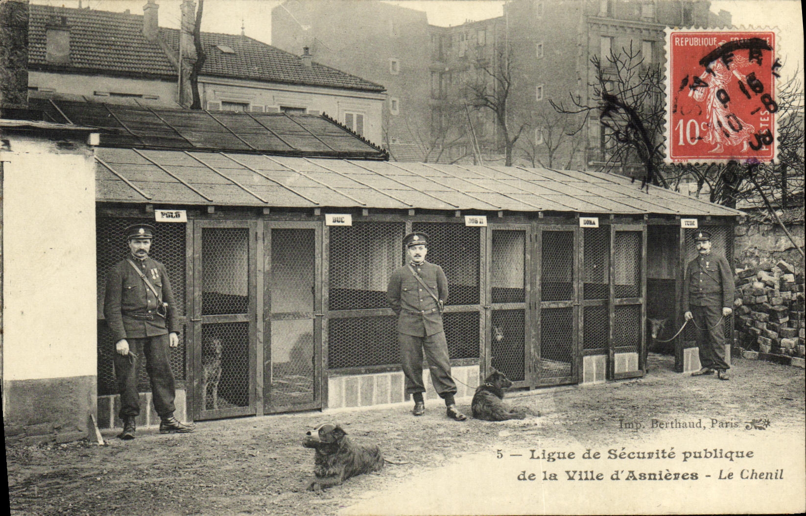 CPA Ligue de Securite Publique de la Ville d Asnieres Le Chenil Chiens