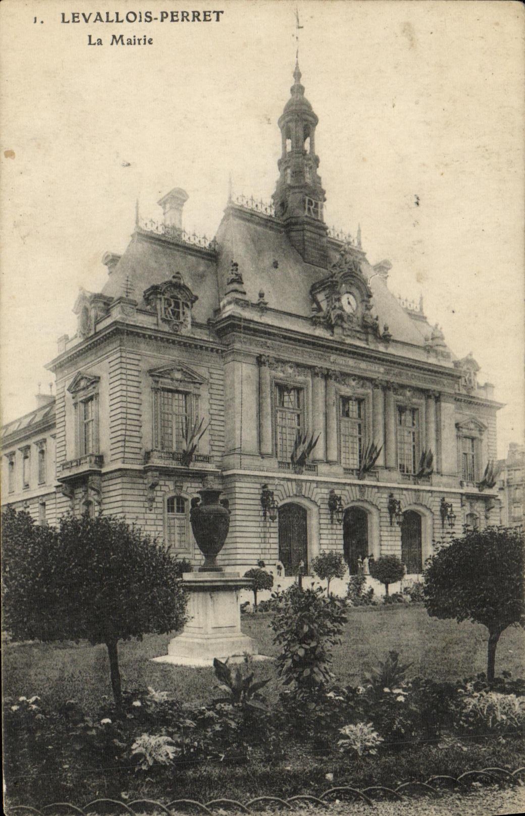 VINTAGE POSTCARD Levallois Perret the Town hall