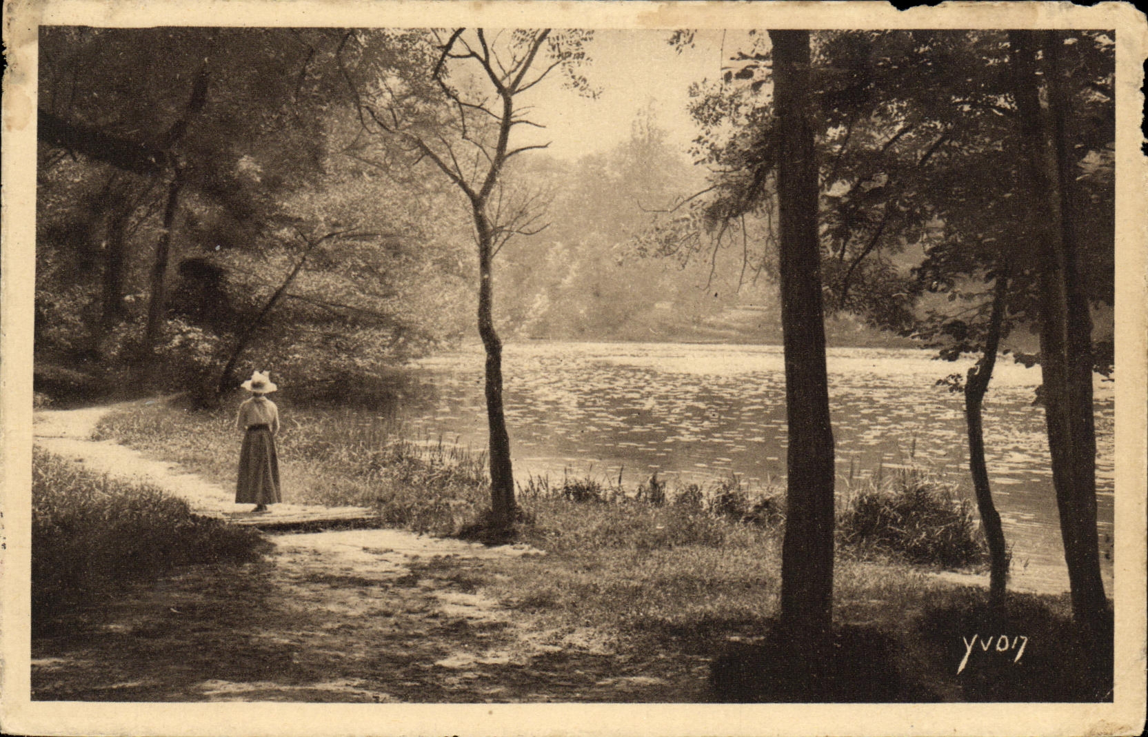 VINTAGE POSTCARD Pond of Saint Cucufa Drill of Meudon