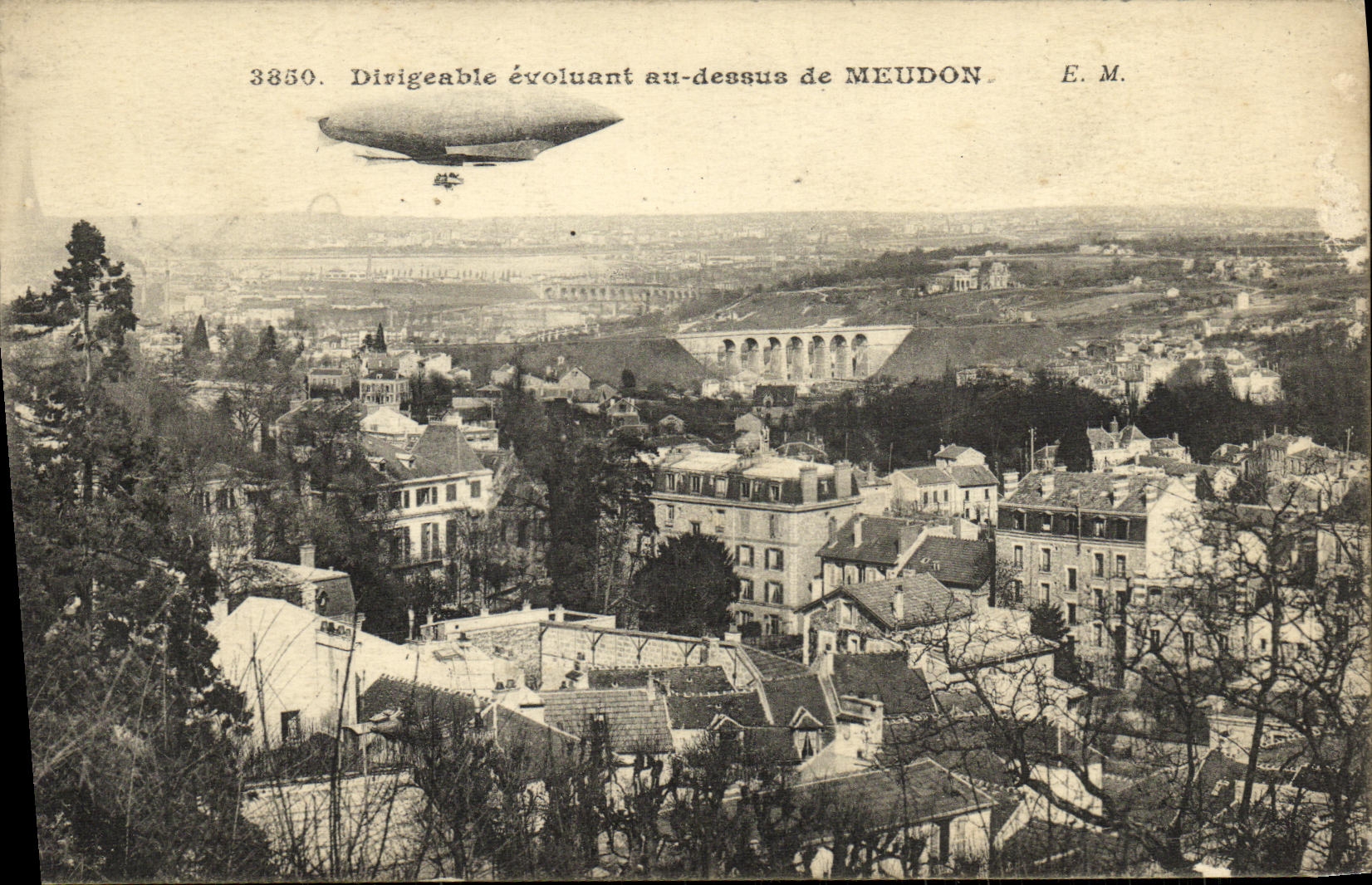 VINTAGE POSTCARD Airship evolving/moving with the top of Meudon Zeppelin