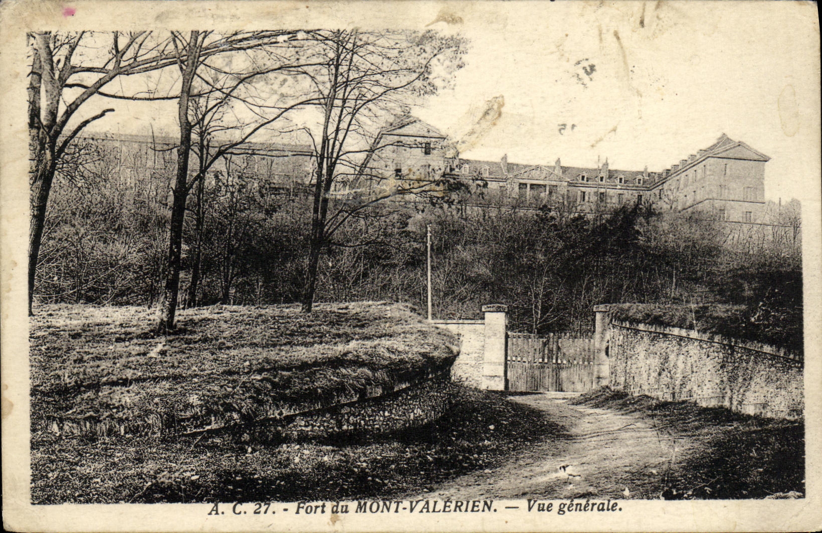 VINTAGE POSTCARD Fort du Mont Valerien View