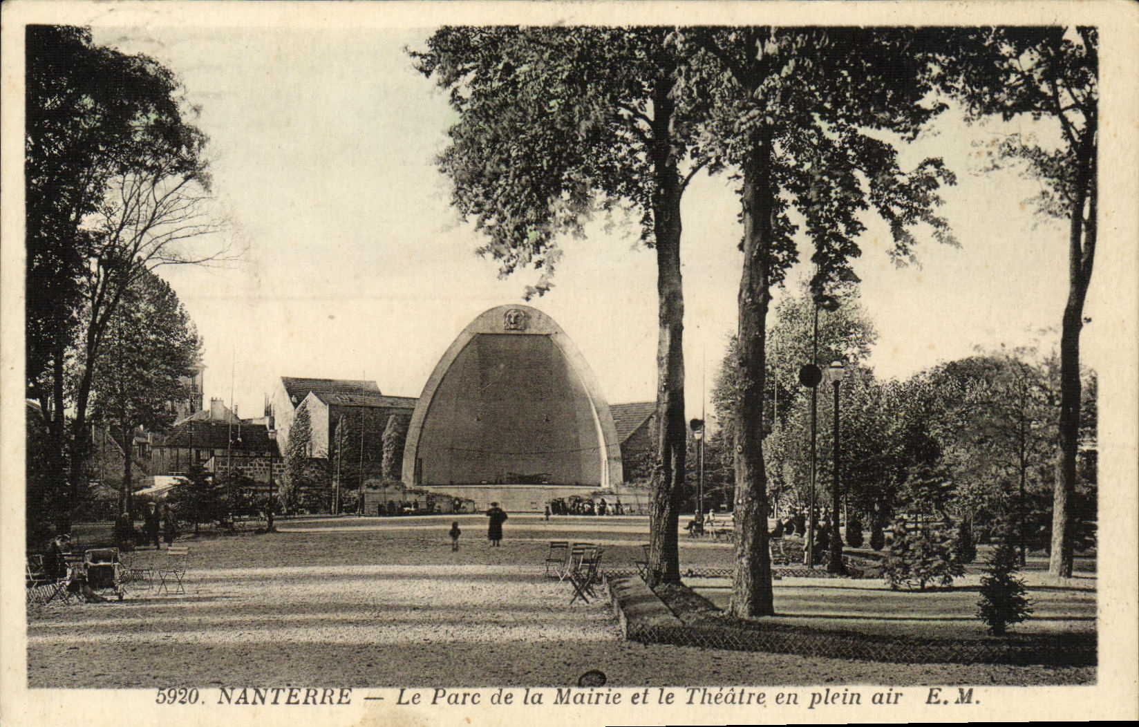 POSTAL Nanterre de la VENDIMIA el parque del ayuntamiento y del teatro en el aire abierto