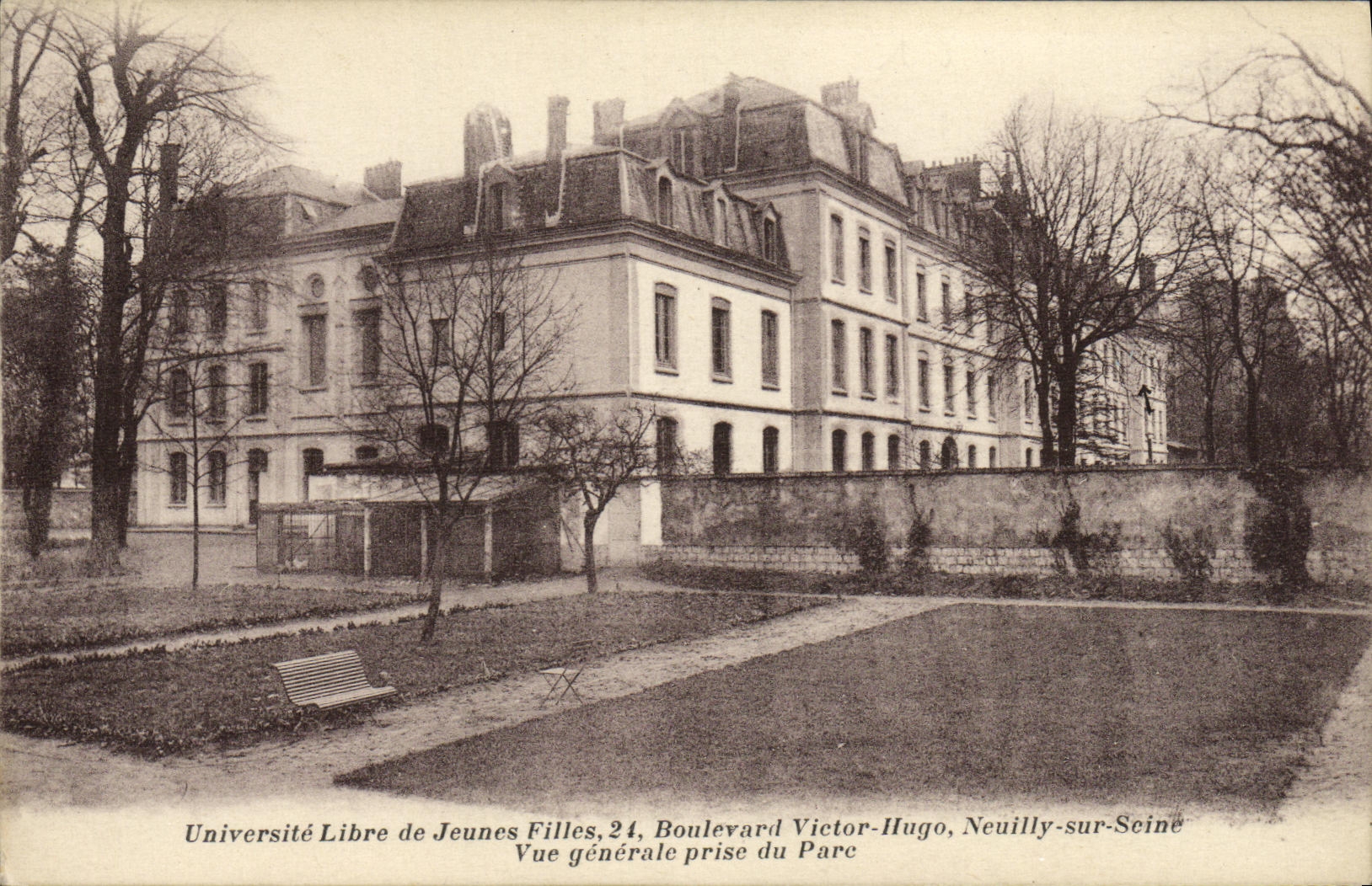 Universidad de Nanterre de la POSTAL de la VENDIMIA de la opinion de Victor Hugo del bulevar de las chicas jovenes tomada del parque