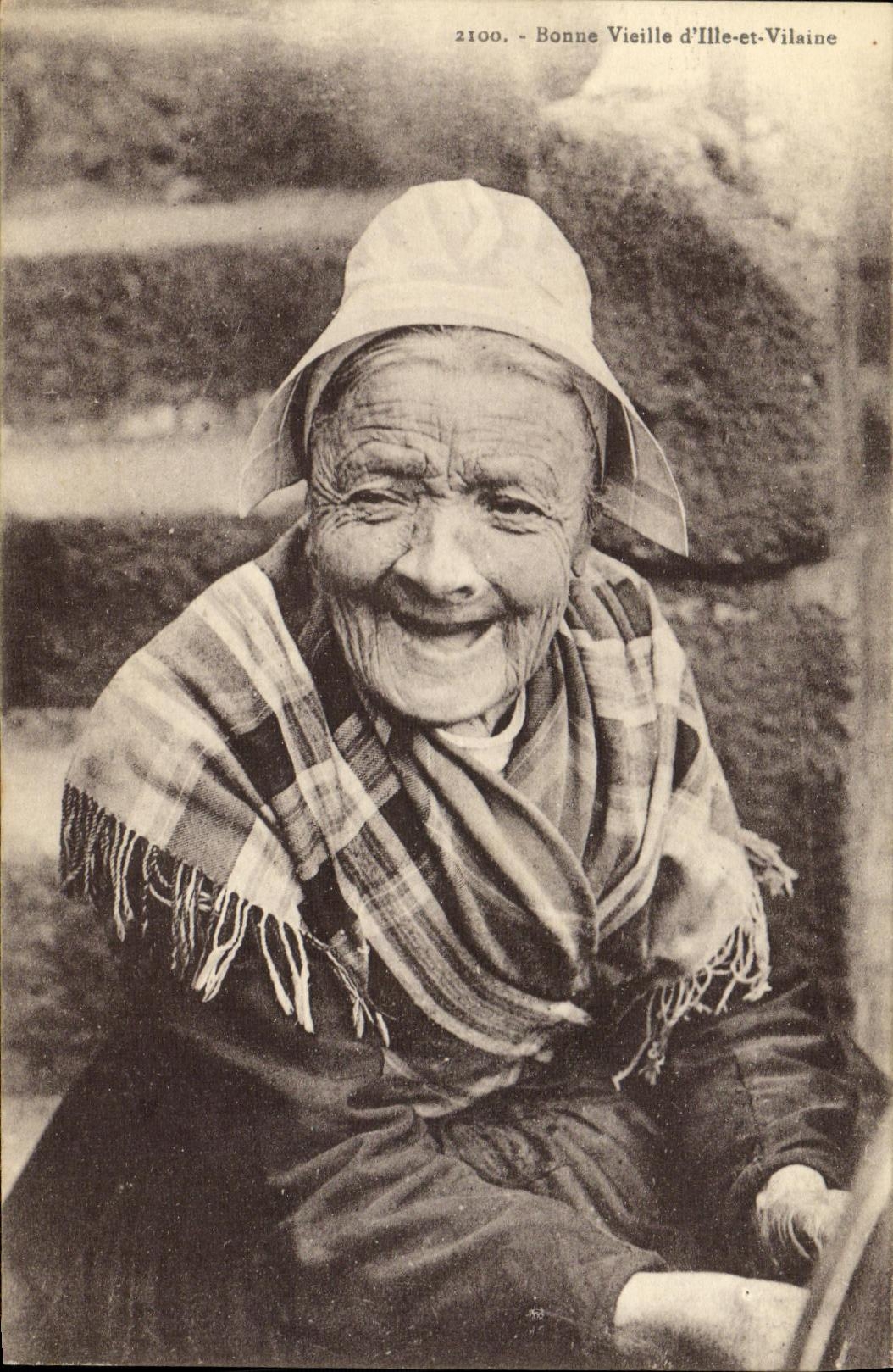 POSTAL buen traje viejo del folklore de d4Ille de la VENDIMIA y de Vilaine