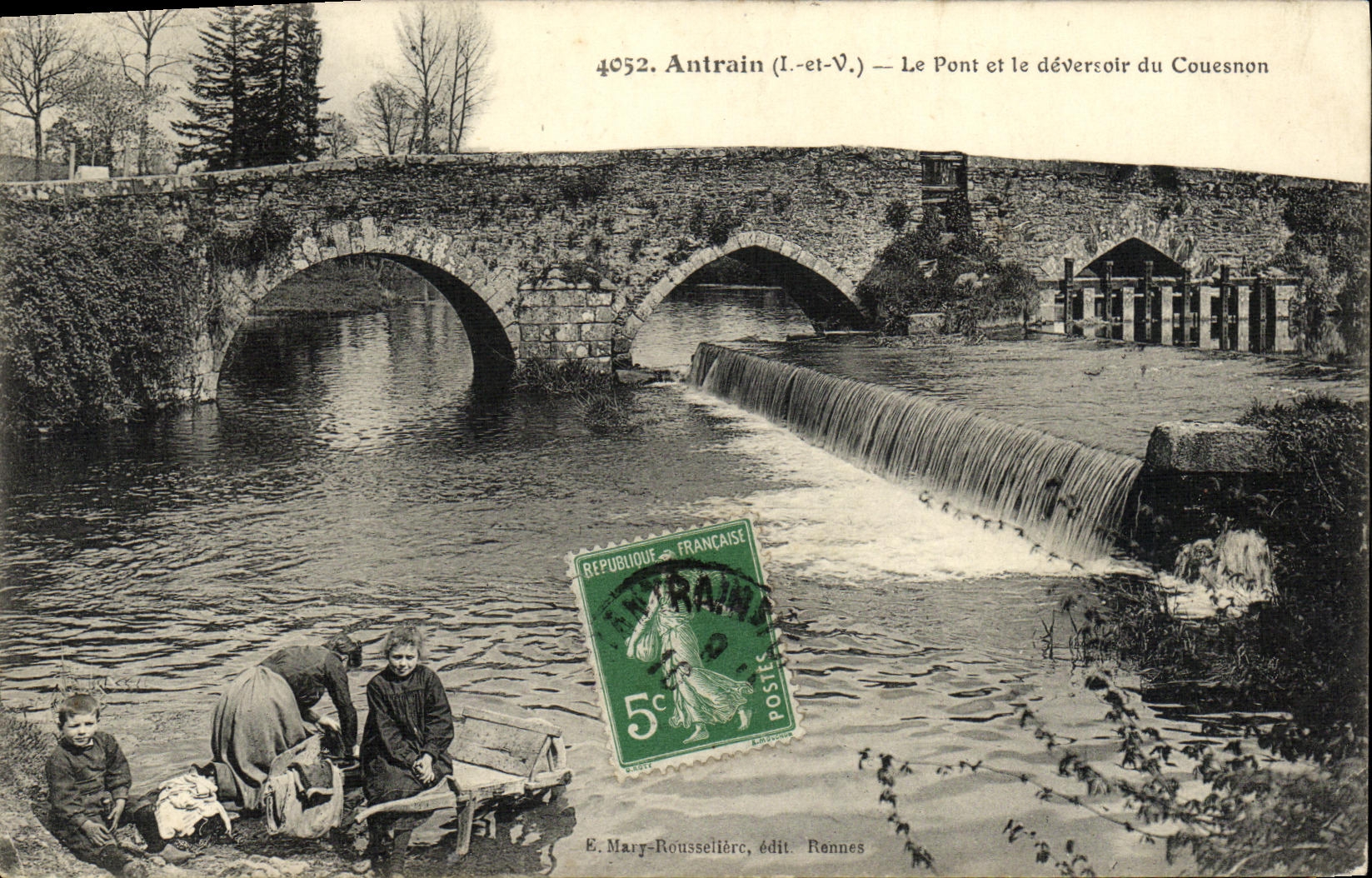 CPA Antrain Le Pont et le Deversoir du Couesnon Enfants Lavoir Lavandieres