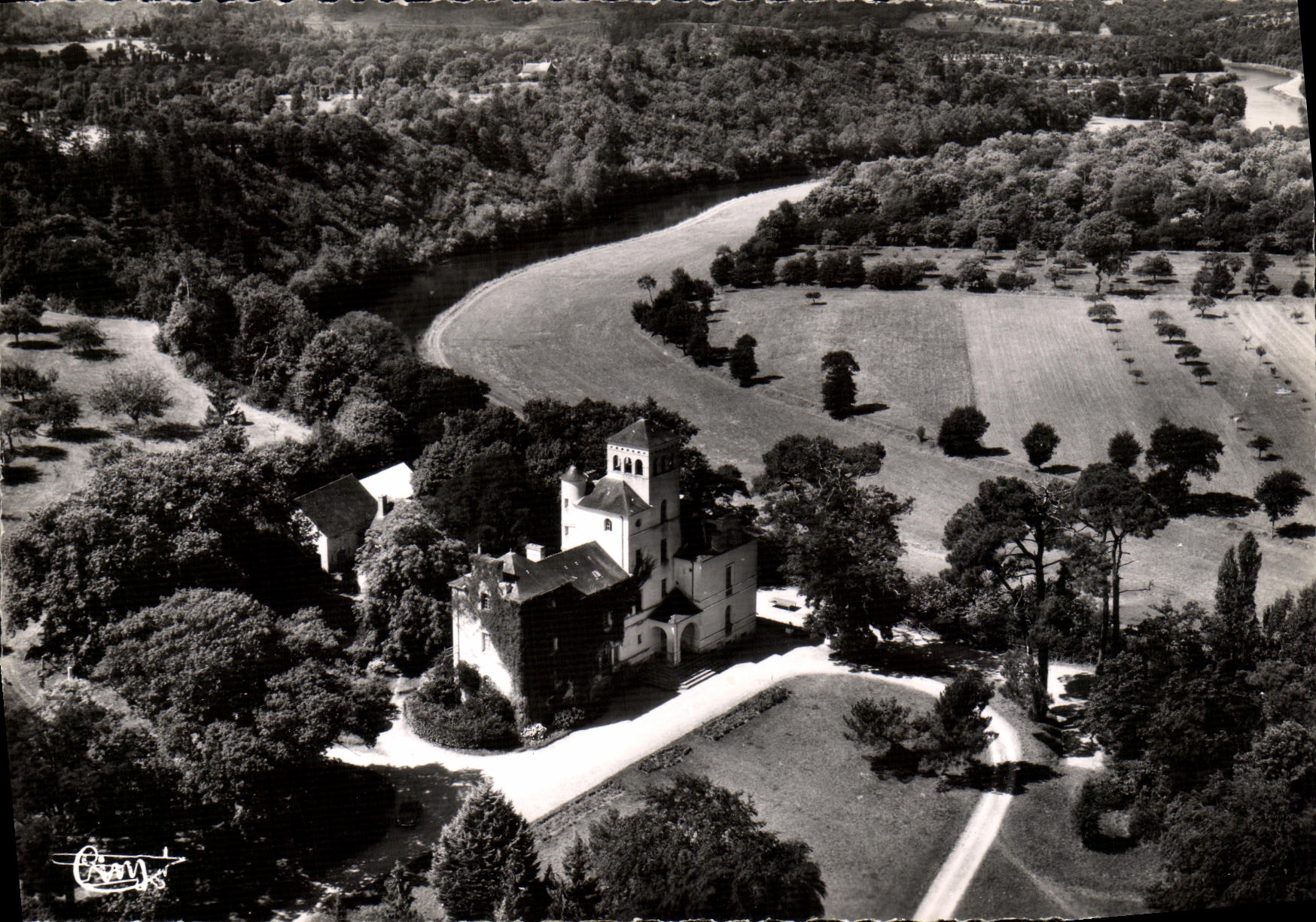 CPM Bourg des Comptes Vue aerienne Chateau de Montrive