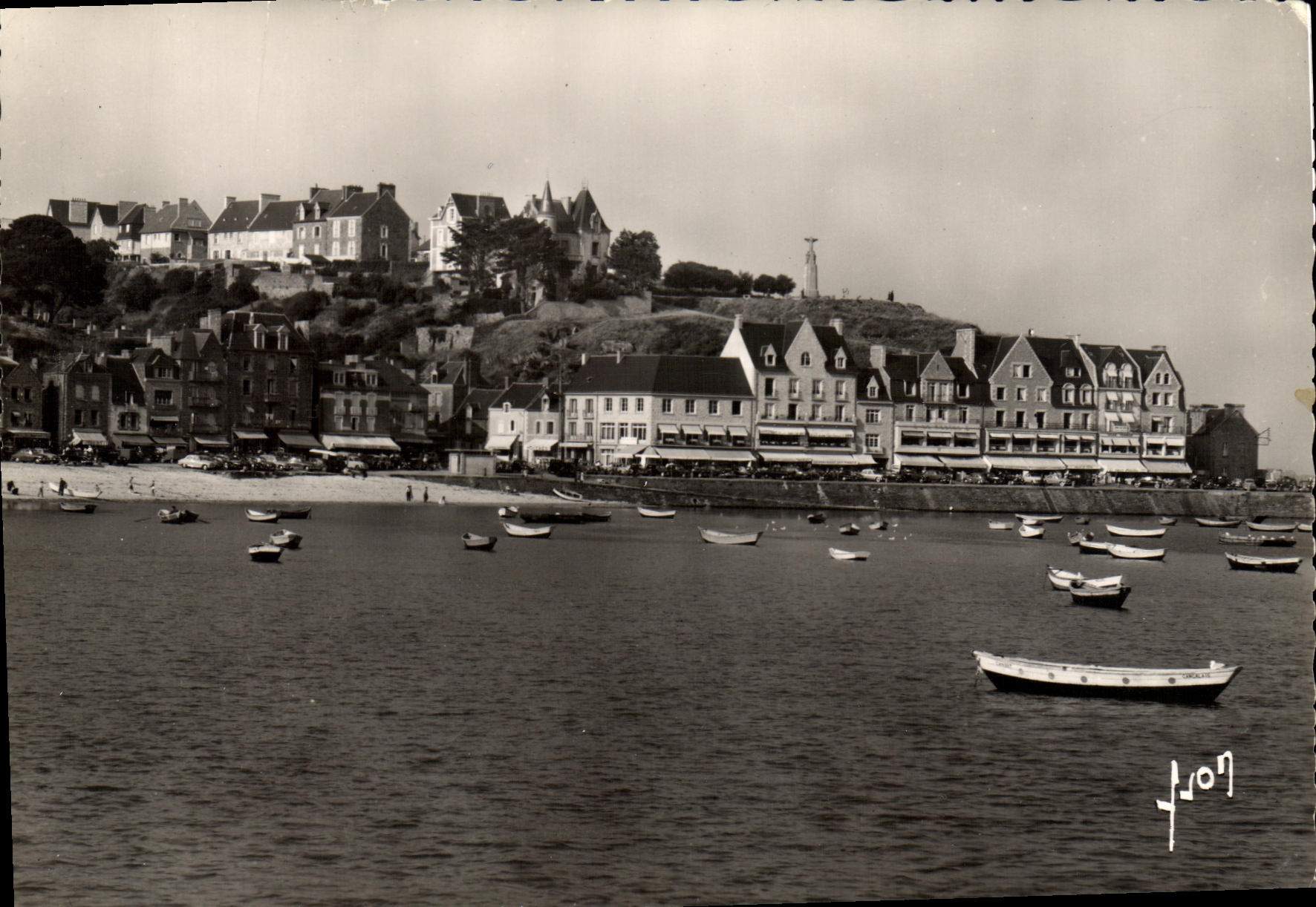 MODERN CARD Cancale the Gambetta Quay and Hotels