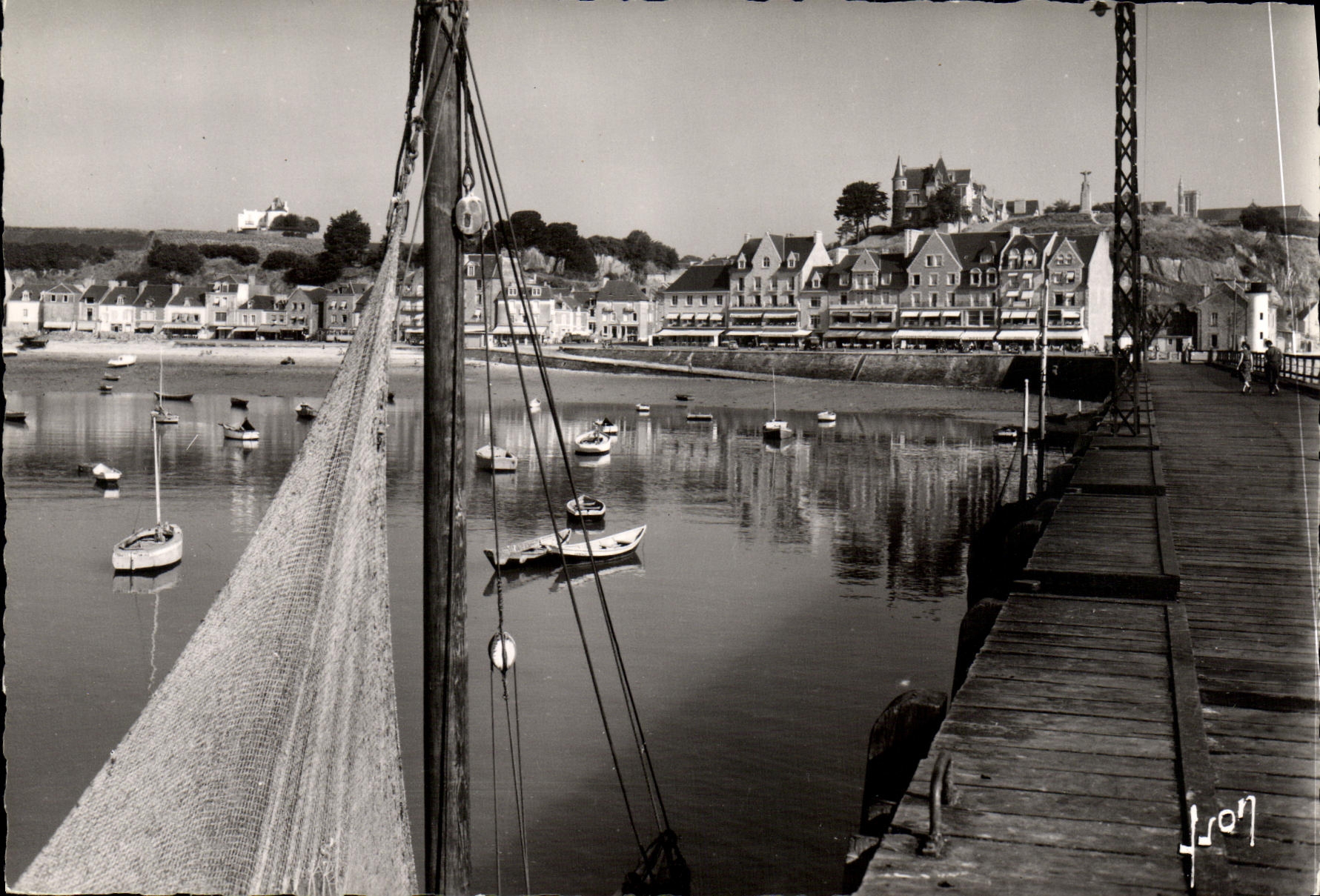 MODERN CARD Cancale the Port of the Swell
