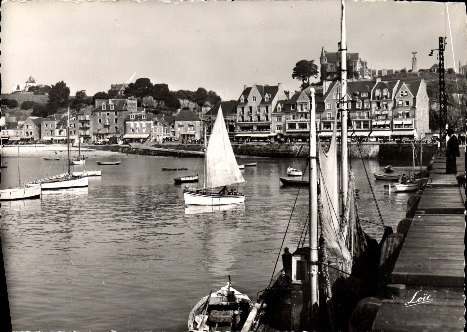 MODERN CARD Cancale With the Swell the Port Boat