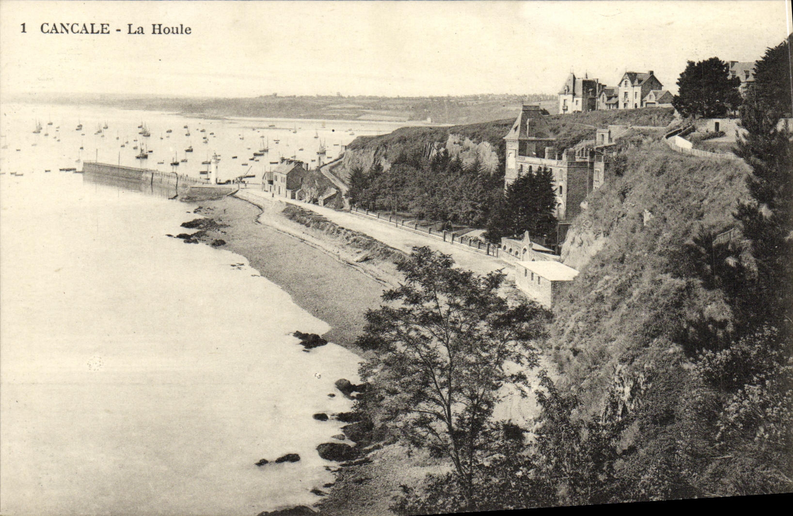 VINTAGE POSTCARD Cancale the Swell