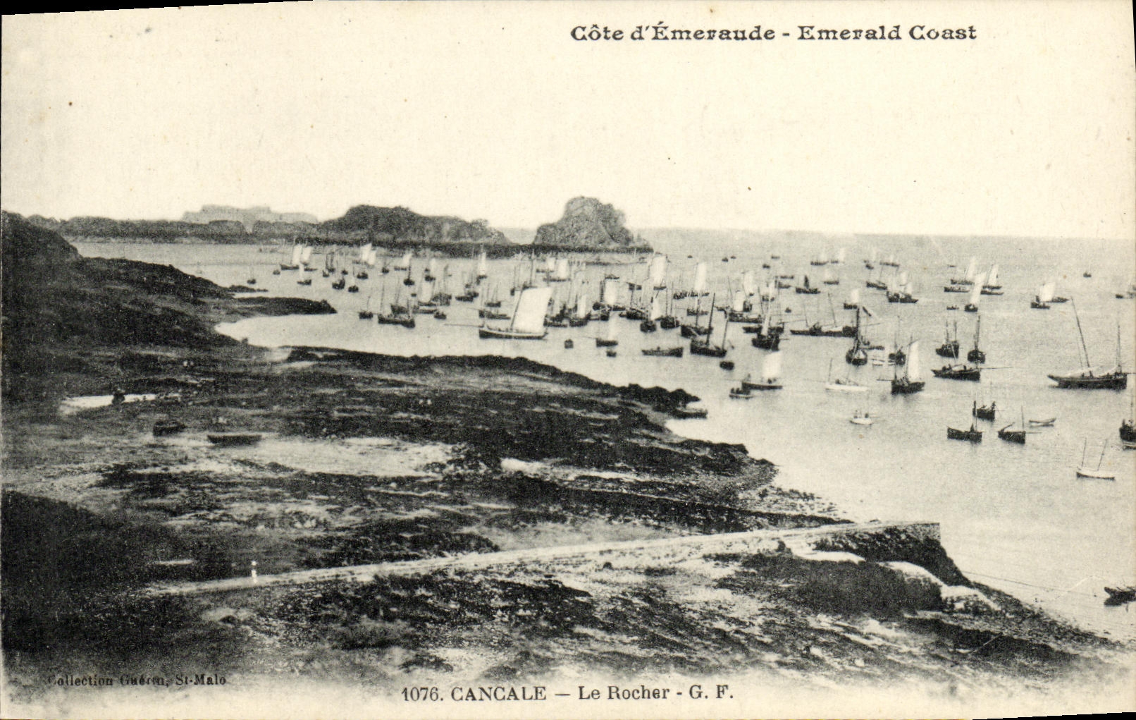 CPA Cancale Le Rocher Bateaux