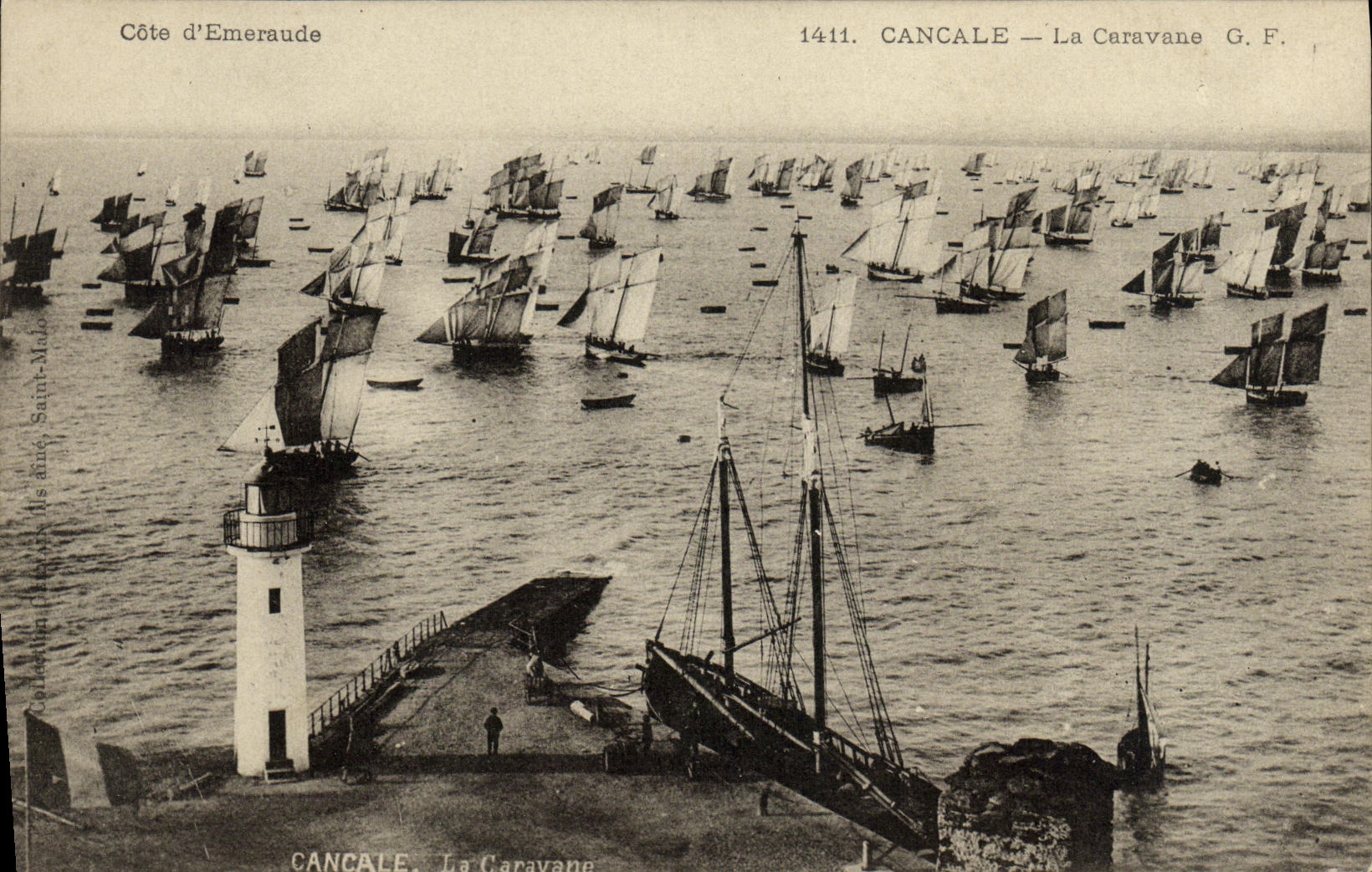 VINTAGE POSTCARD Cancale the Caravan Boats