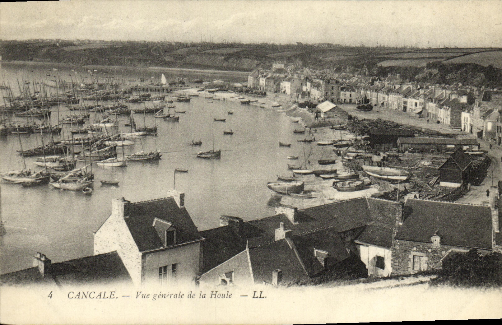 VINTAGE POSTCARD Cancale View of the Swell Boats
