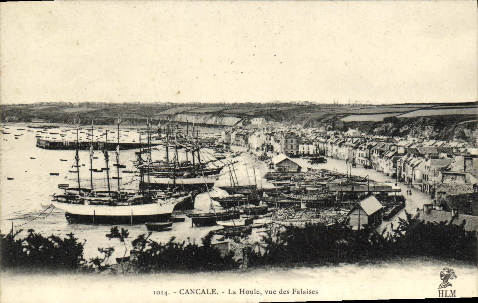 CPA Cancale La Houle vue des Falaises Bateaux