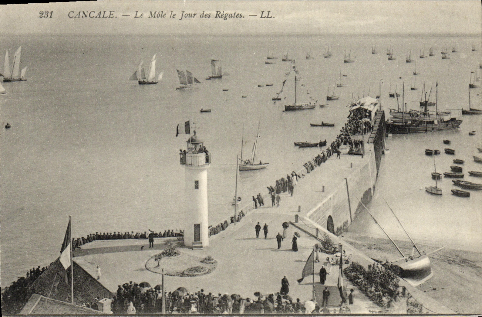 CPA Cancale Le Mole le Jour des Regates Bateaux