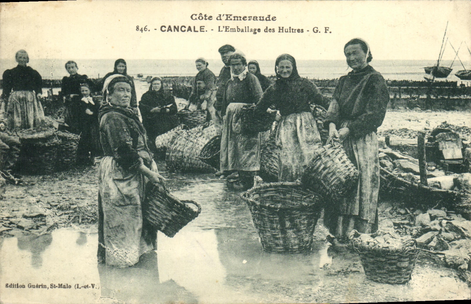 VINTAGE POSTCARD Cancale L Packing of the Oysters Ostreiculture