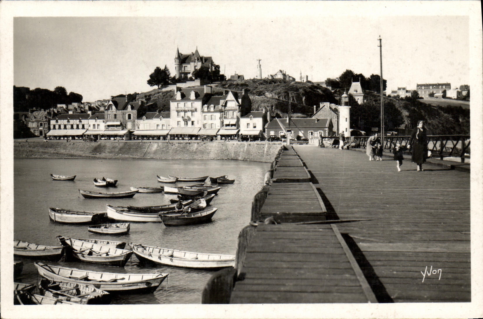 CPM Cancale La Jetee et le Port 