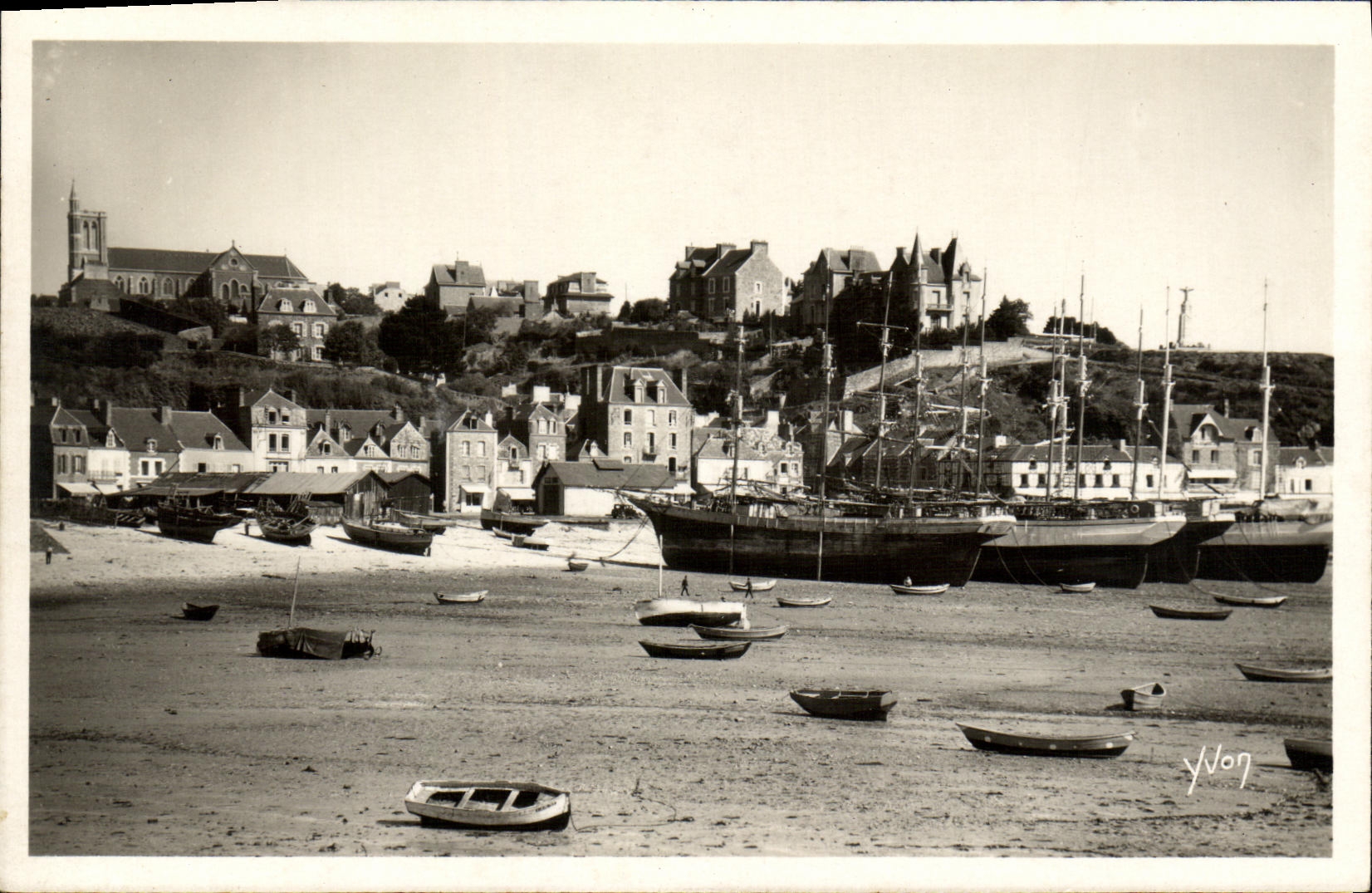MODERN CARD Cancale View Boats