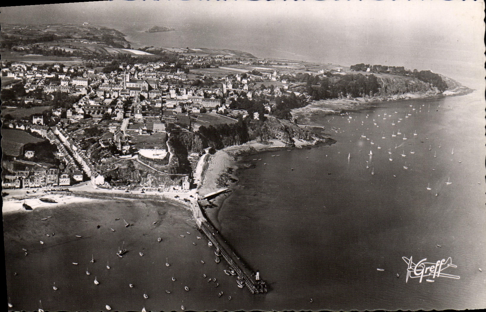 MODERN CARD Cancale Seen air the Port the Swell town suit