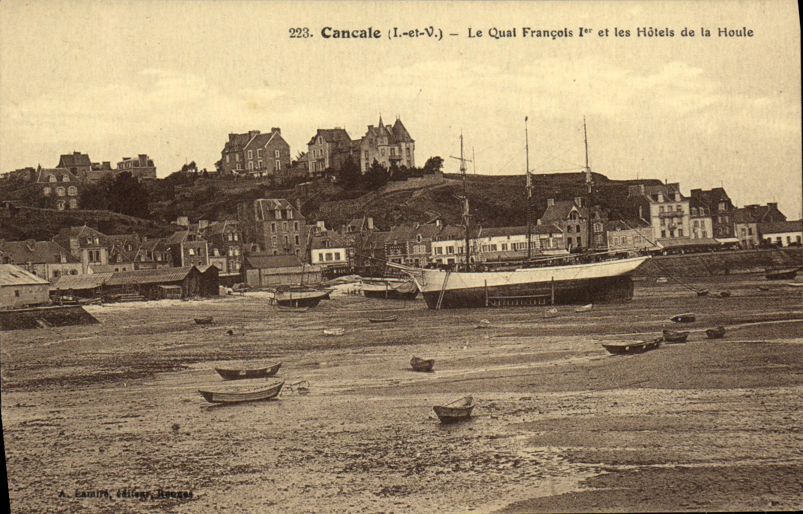 CPA Cancale Le Quai Francois l er et les Hotels de la Houle Bateau