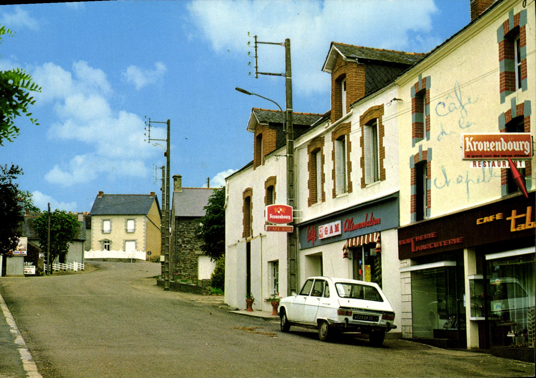CPM La Chapelle Saint Melaine La Place de l Eglise