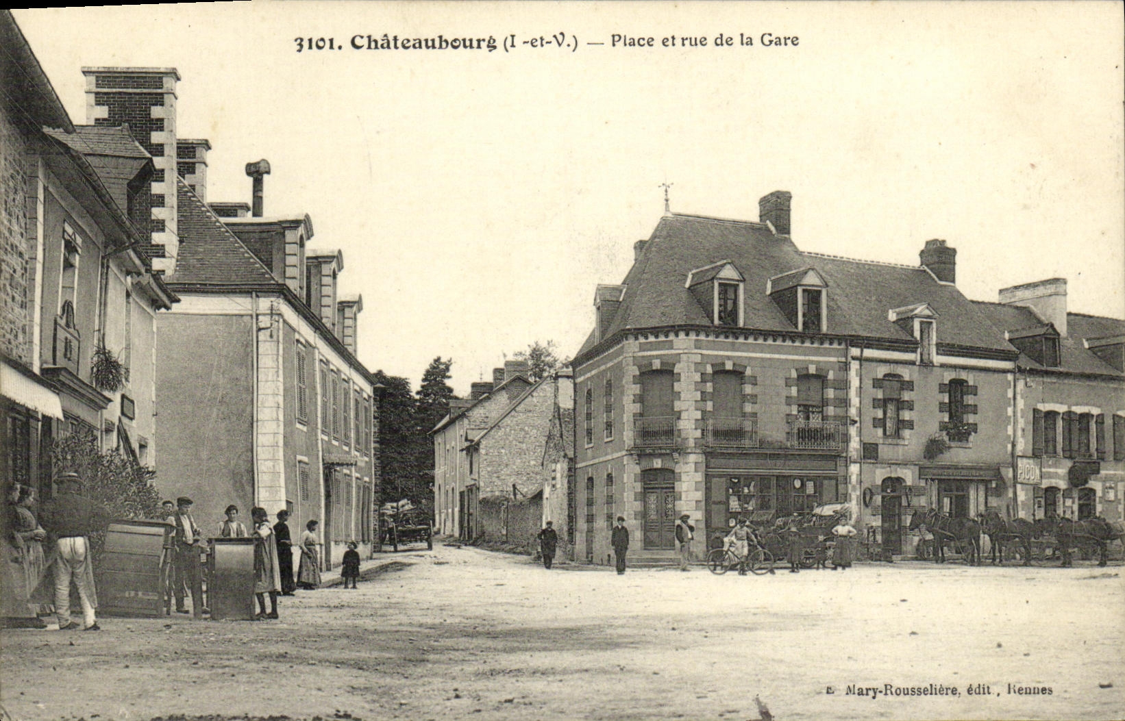 CPA Chateaubourg Place et rue de la Gare 