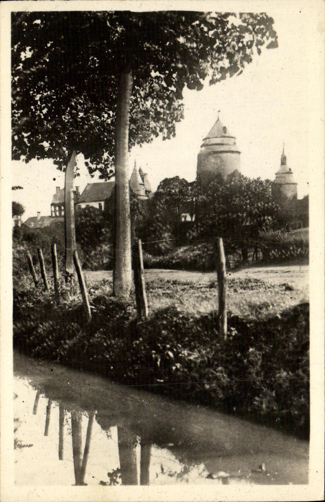 VINTAGE POSTCARD Chateaubourg River banks Yaigne