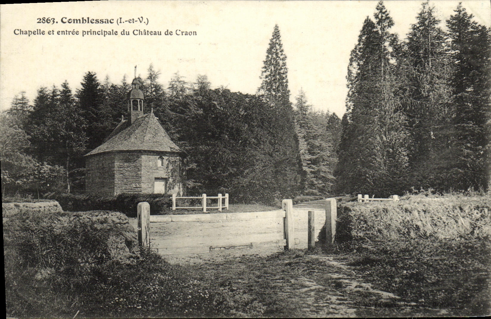 CPA Comblessac Chapelle En Entree Principale Du Chateau De Craon