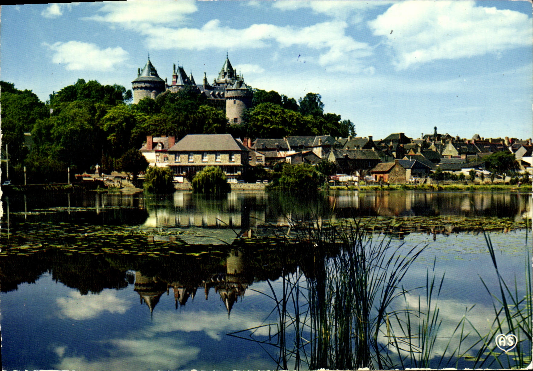 CPM Combourg Le Chateau Et l Etang