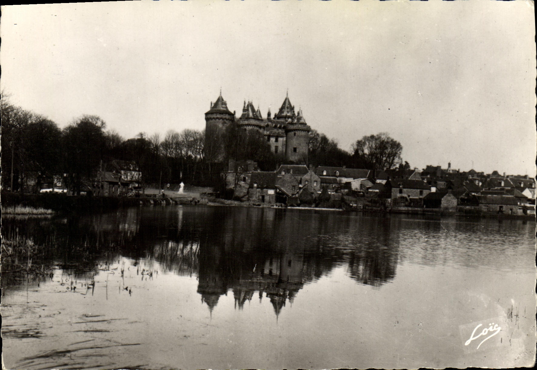CPM Combourg Le Chateau Et l Etang 