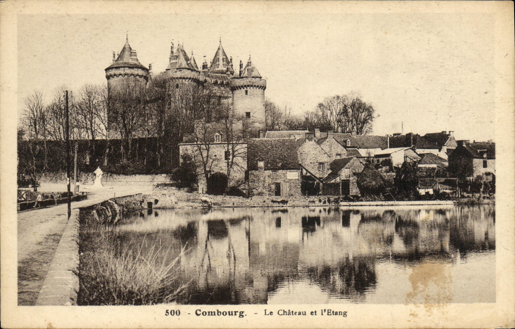 CPA Combourg Chateau et L Etang