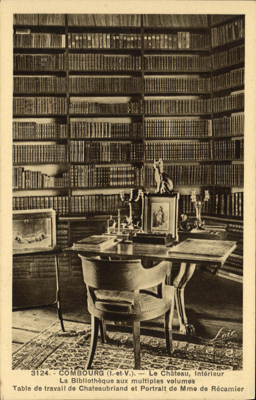 CPA Combourg Chateau Interieur de la bibilotheque Livres Chateaubriand Mme de Recamier