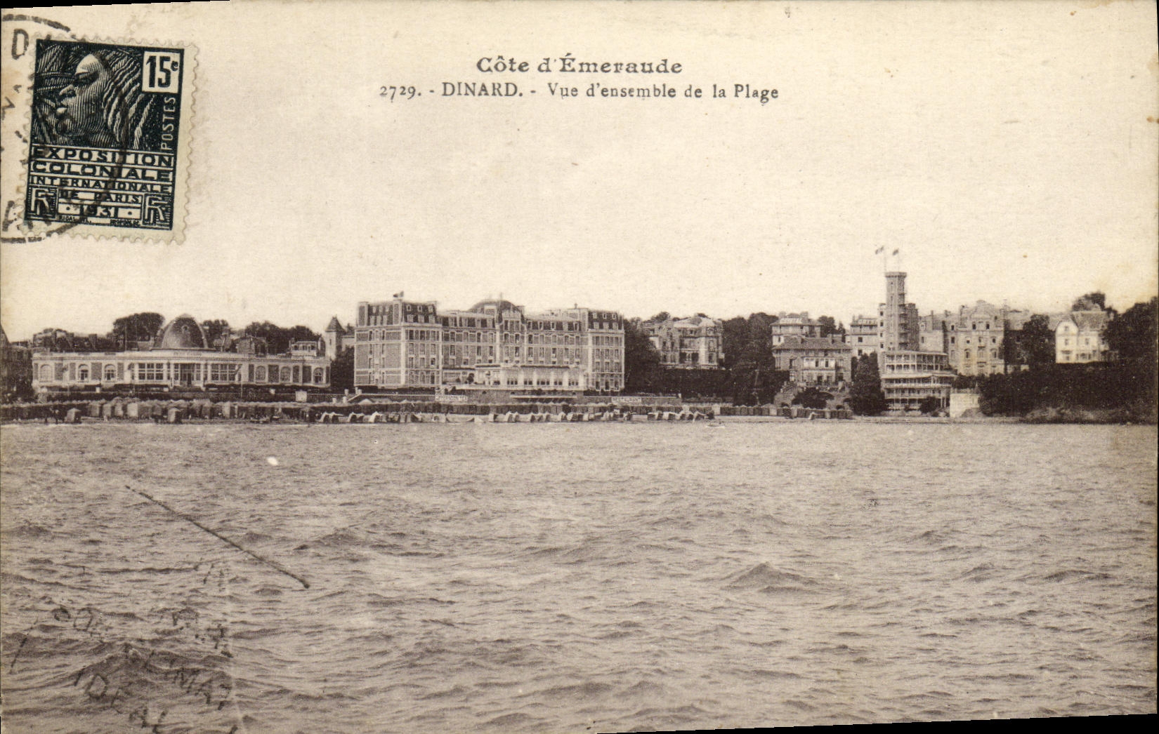 CPA Dinard Vue d ensemble de la Plage 