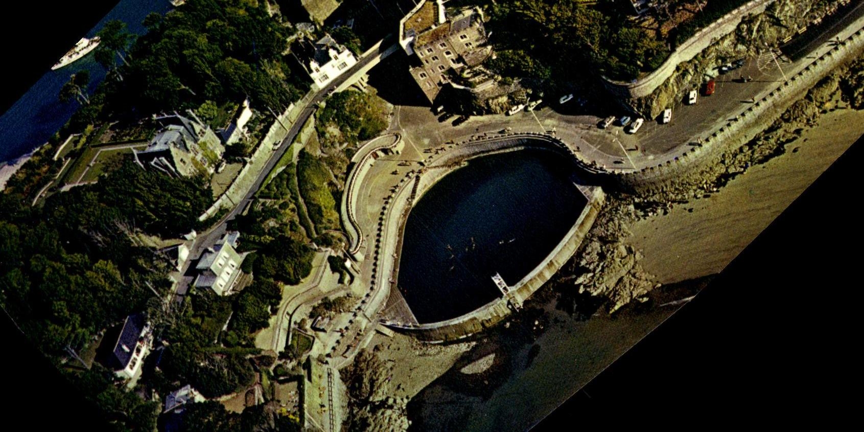 POSTAL MODERNA Dinard la piscina