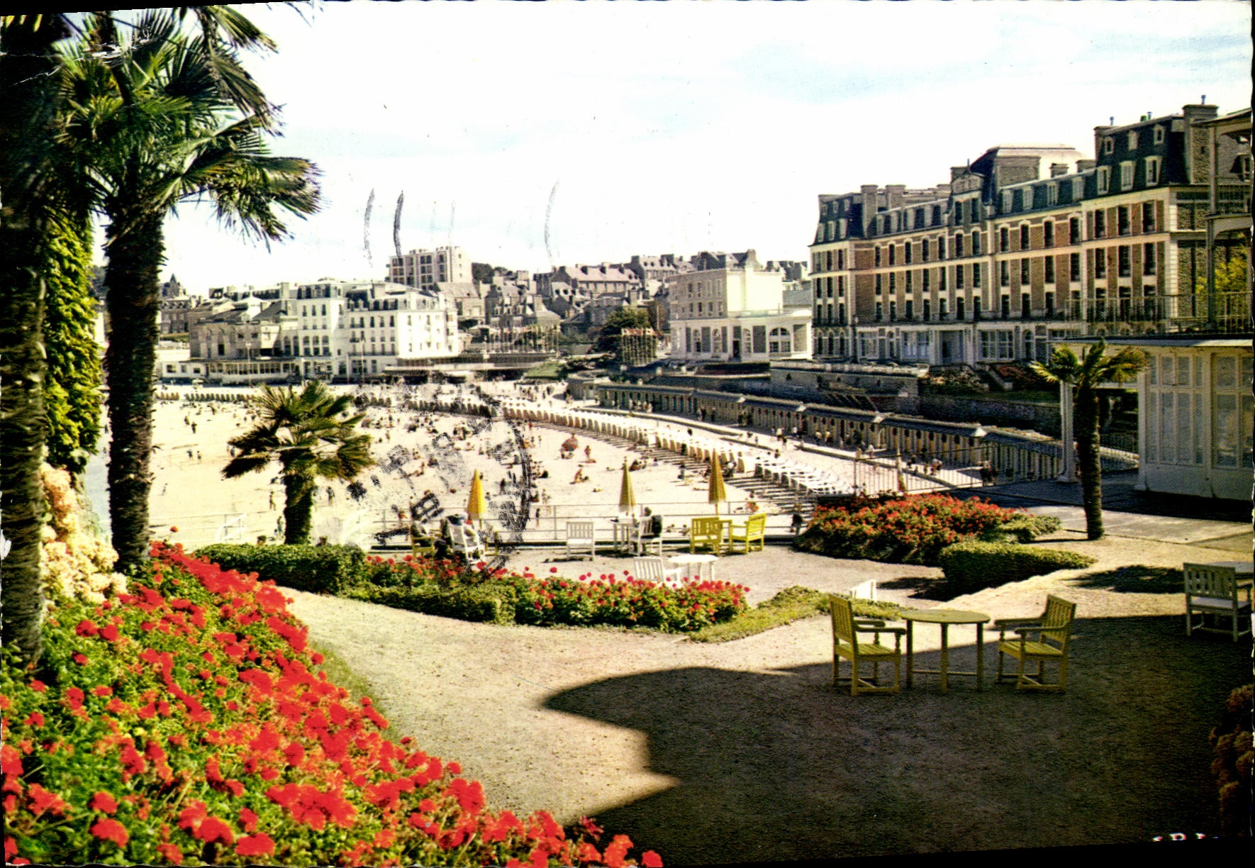 CPM Dinard La plage de l ecluse prise de la terrasse du Crystal