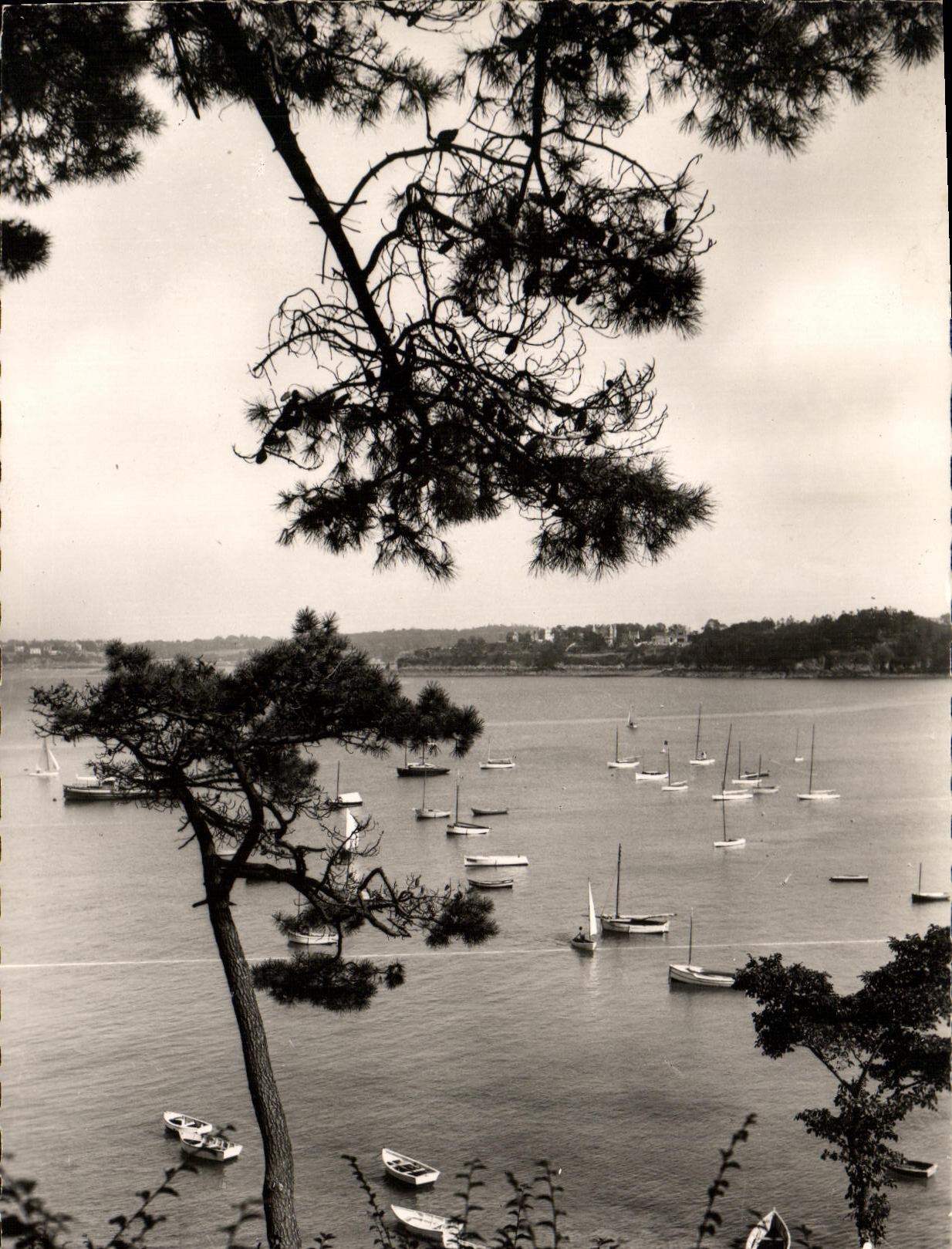 CPM Dinard Vue Vers Saint Servan