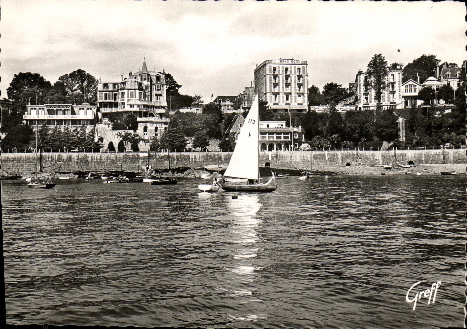 CPM Dinard La Promenade au Clair de Lune Vue de l estuaire de la Rance