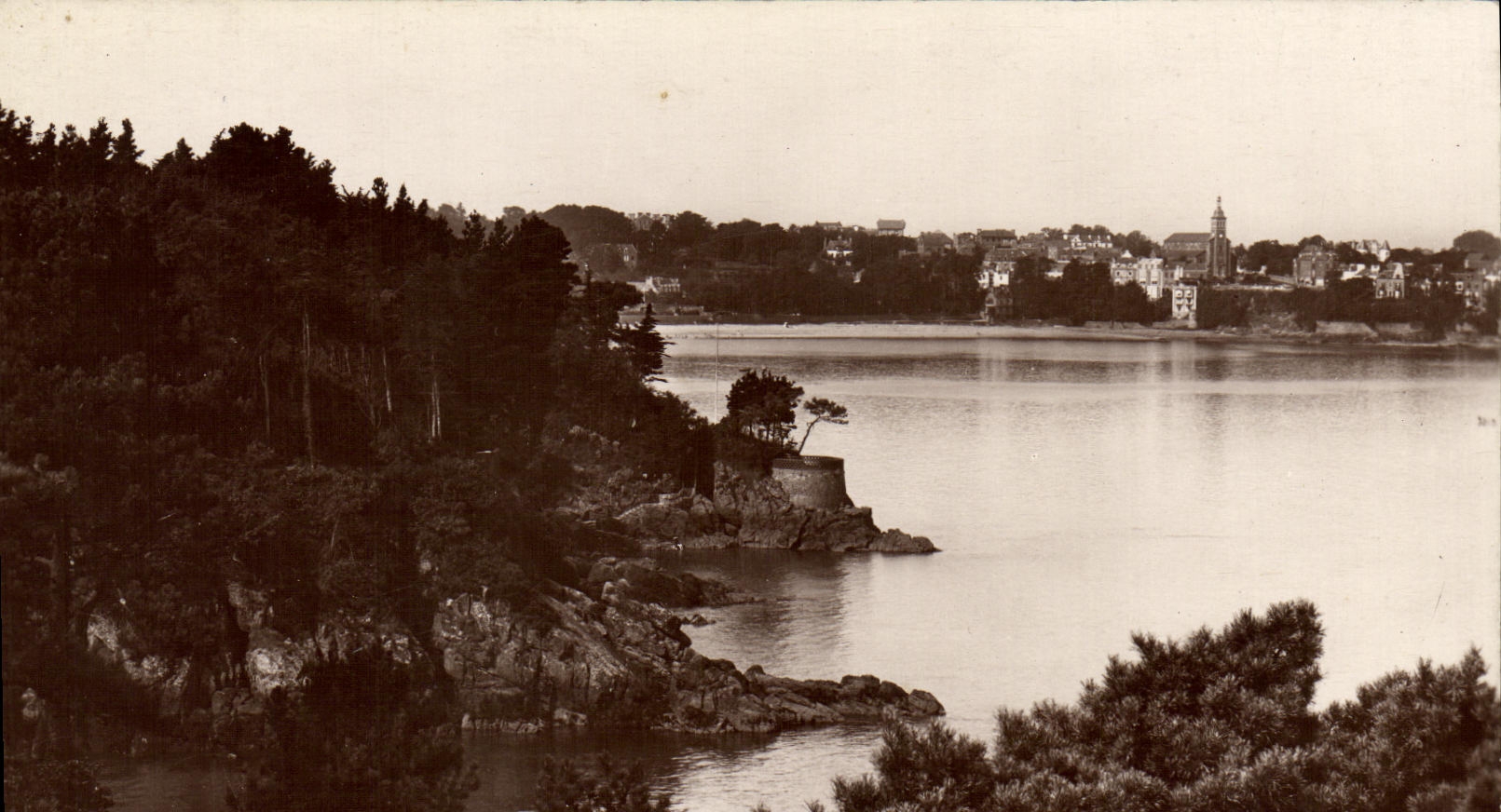 POSTAL MODERNA Dinard el vizconde visto hacia Dinard