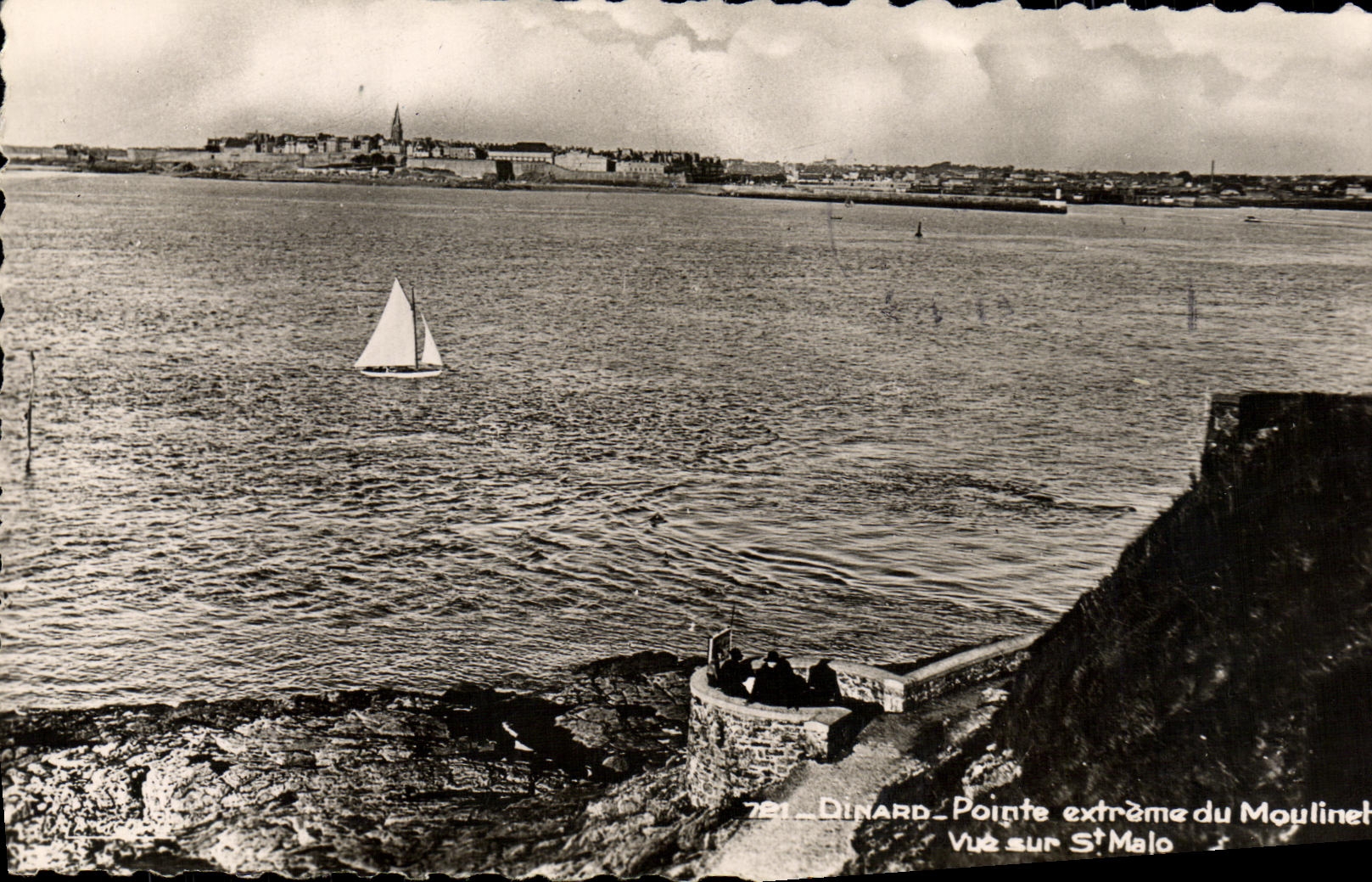 CPM Dinard Pointe extreme du Moulinet Vue sur St Malo 