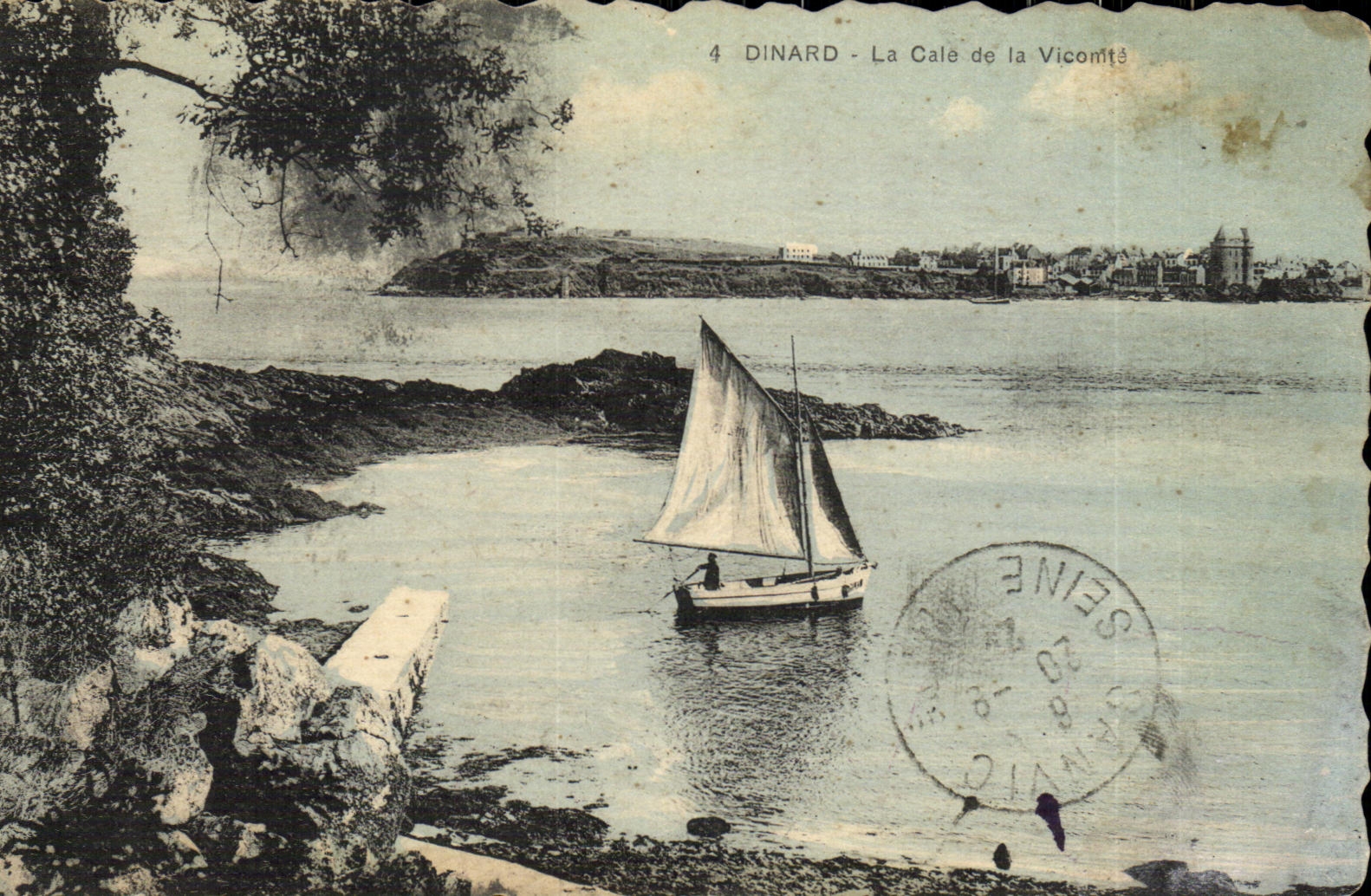 CPA Dinard La Cale de la Vicomte Bateau 