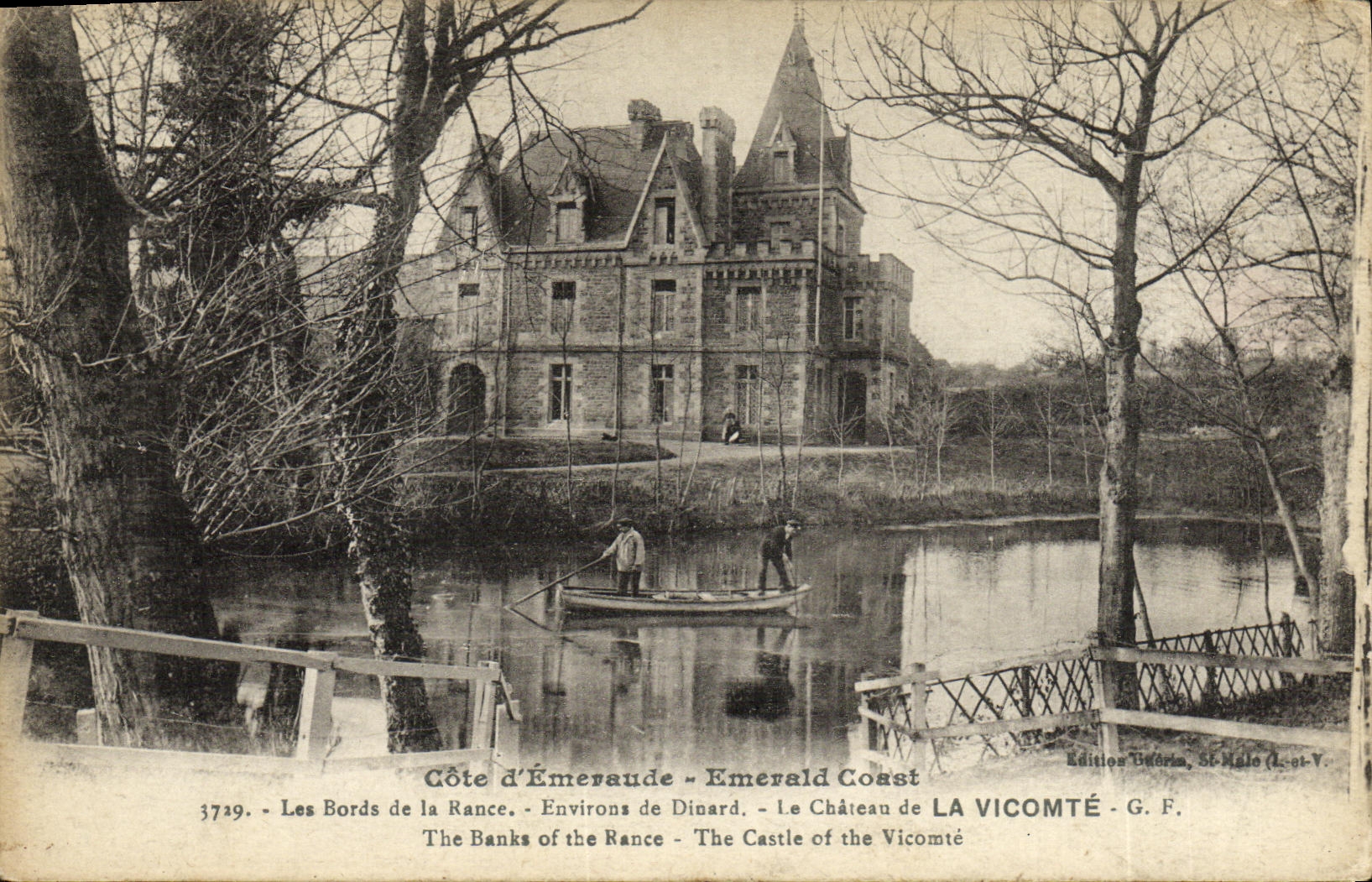 CPA Environs de Dinard Le Chateau La Vicomte Bords de la Rance Bateau de peche 