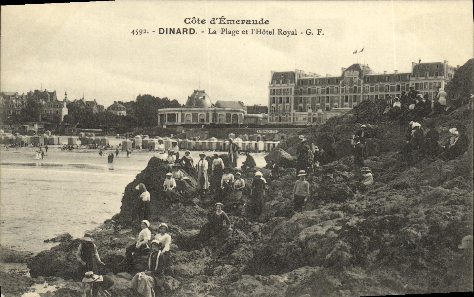 POSTAL Dinard de la VENDIMIA la playa y el L hotel real