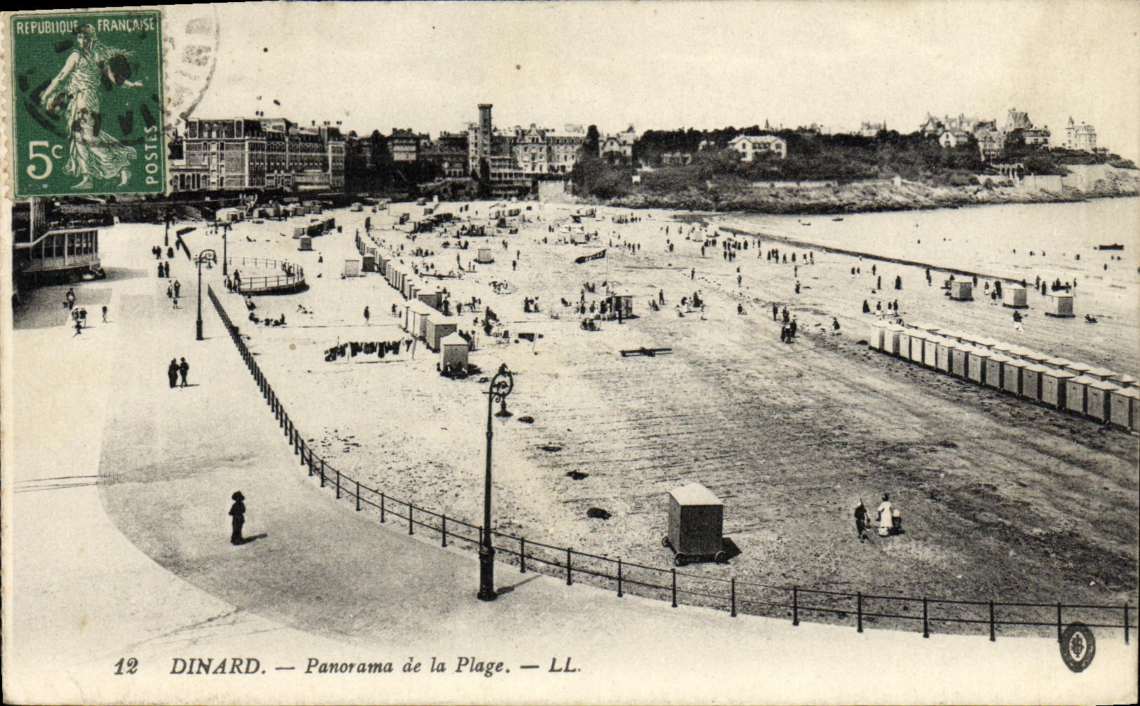 CPA Dinard Panorama de la Plage