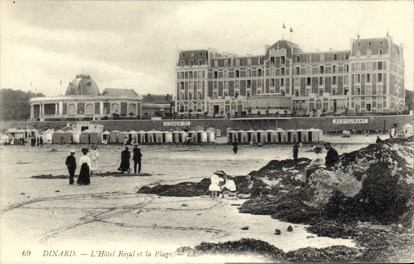 CPA Dinard L Hotel Royal et la Plage