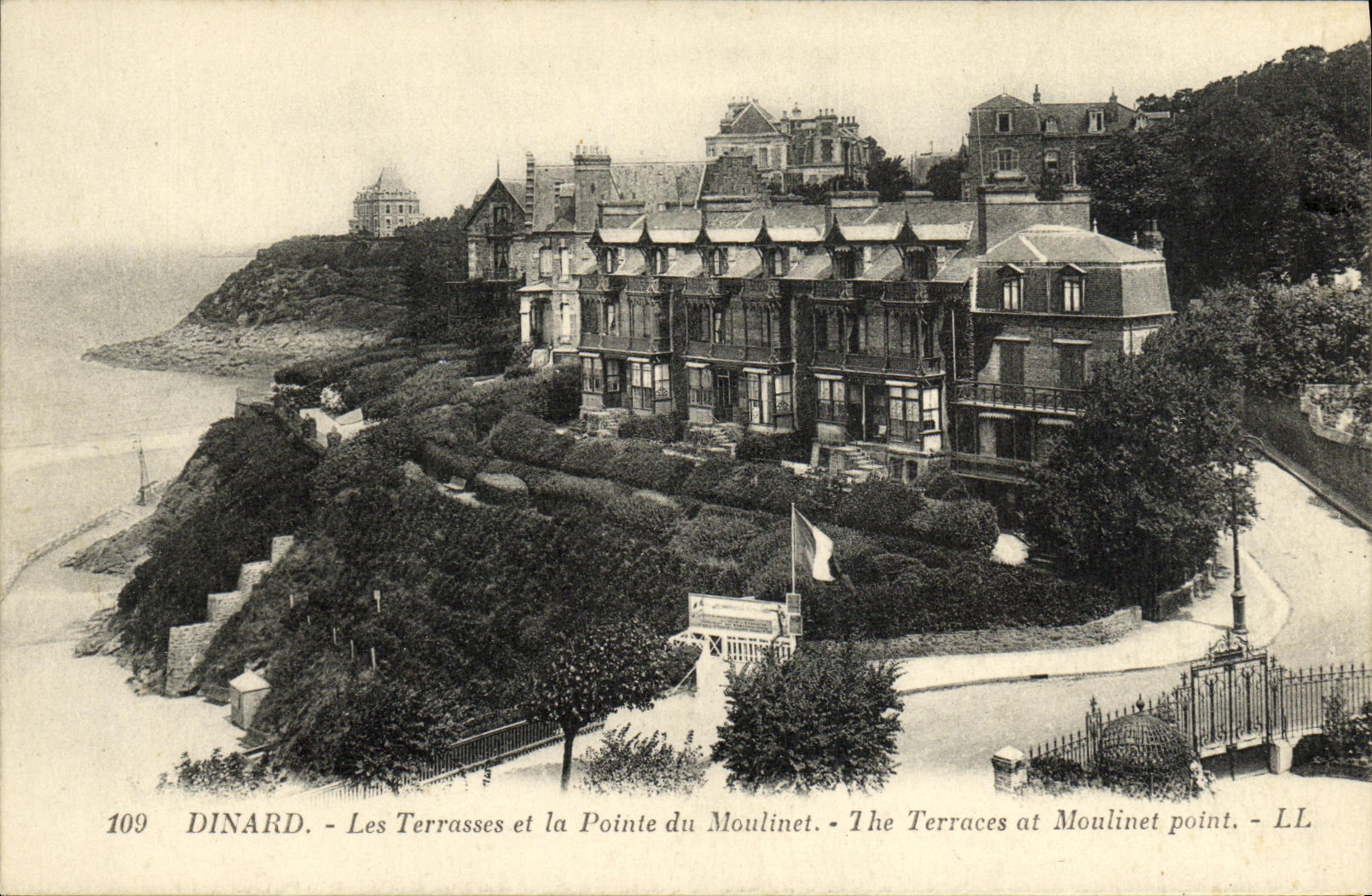 CPA Dinard Lae Terrasses et la Pointe du Moulinet 