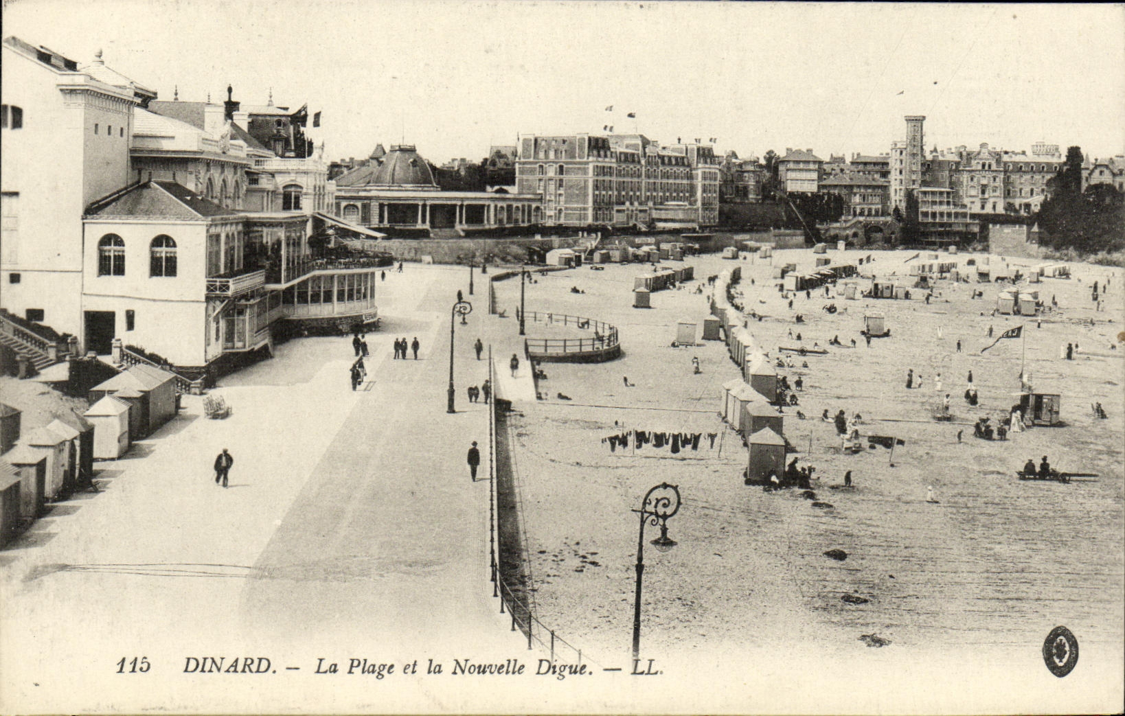 CPA Dinard La Plage et la Nouvelle Digue